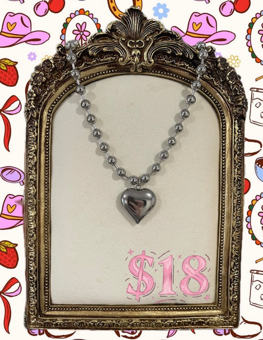 Super chunky heart necklace