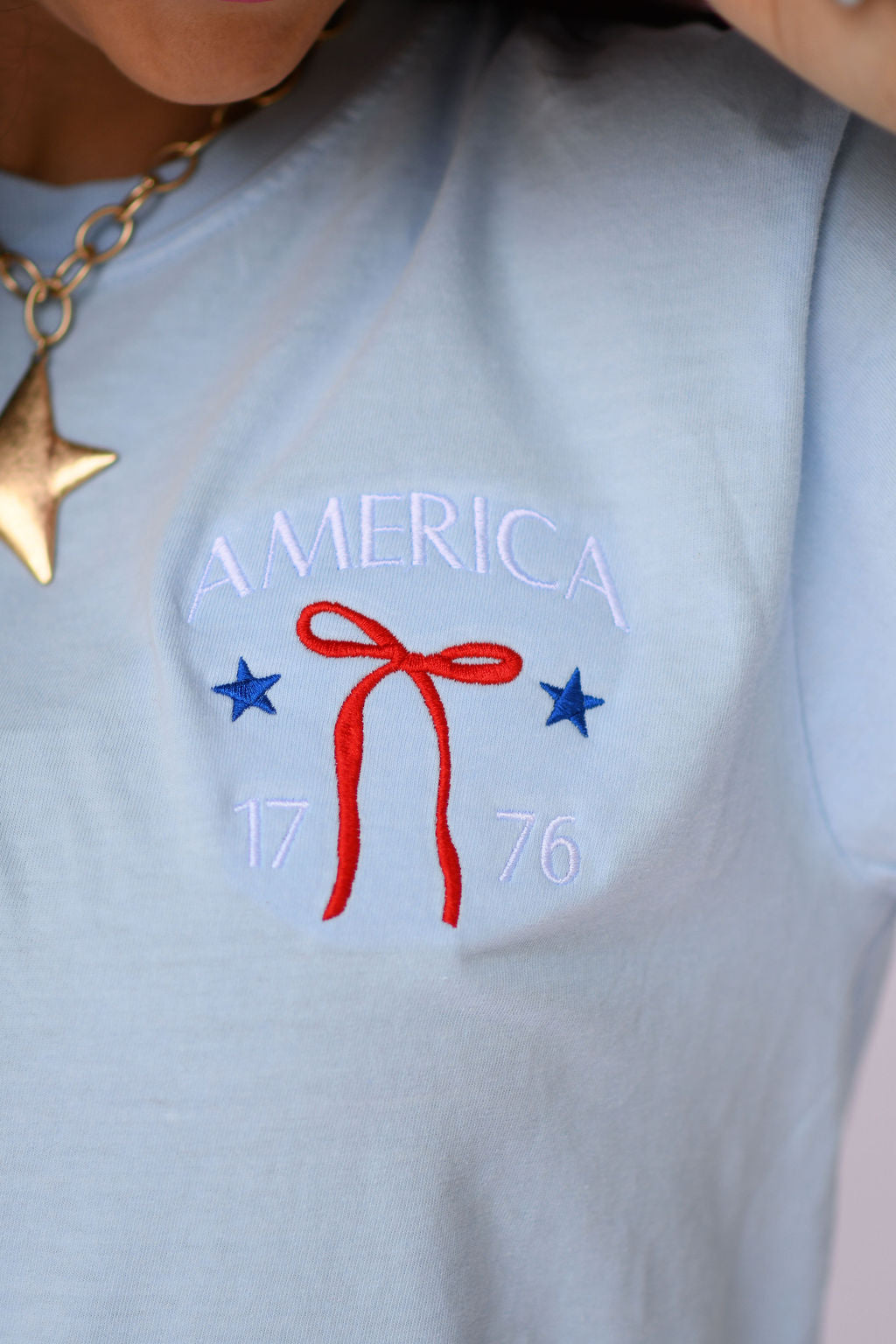 AMERICAN BOW EMBROIDERED TEE